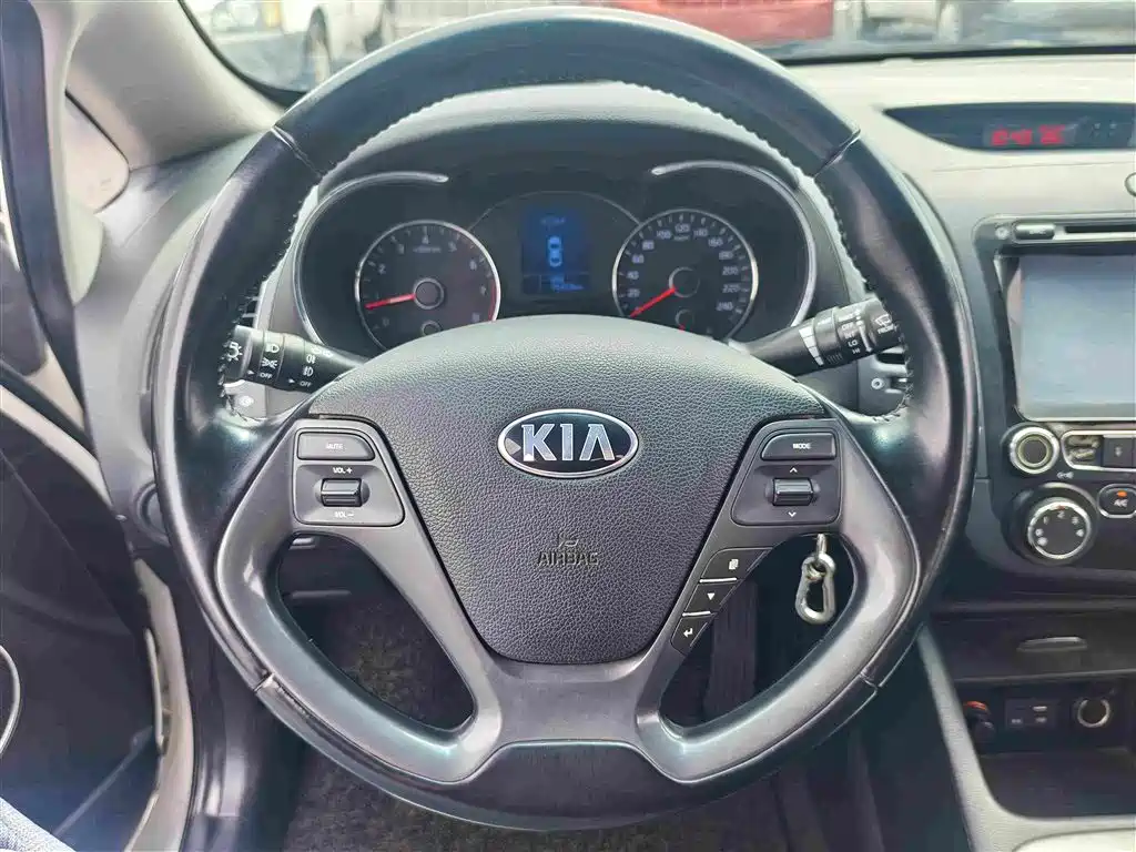 Kia K3 2016 — фото 15