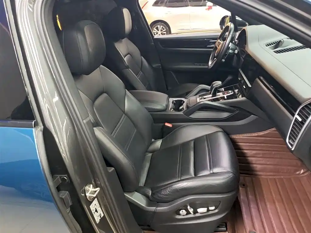 Porsche Cayenne Hybrid 2019 — фото 25