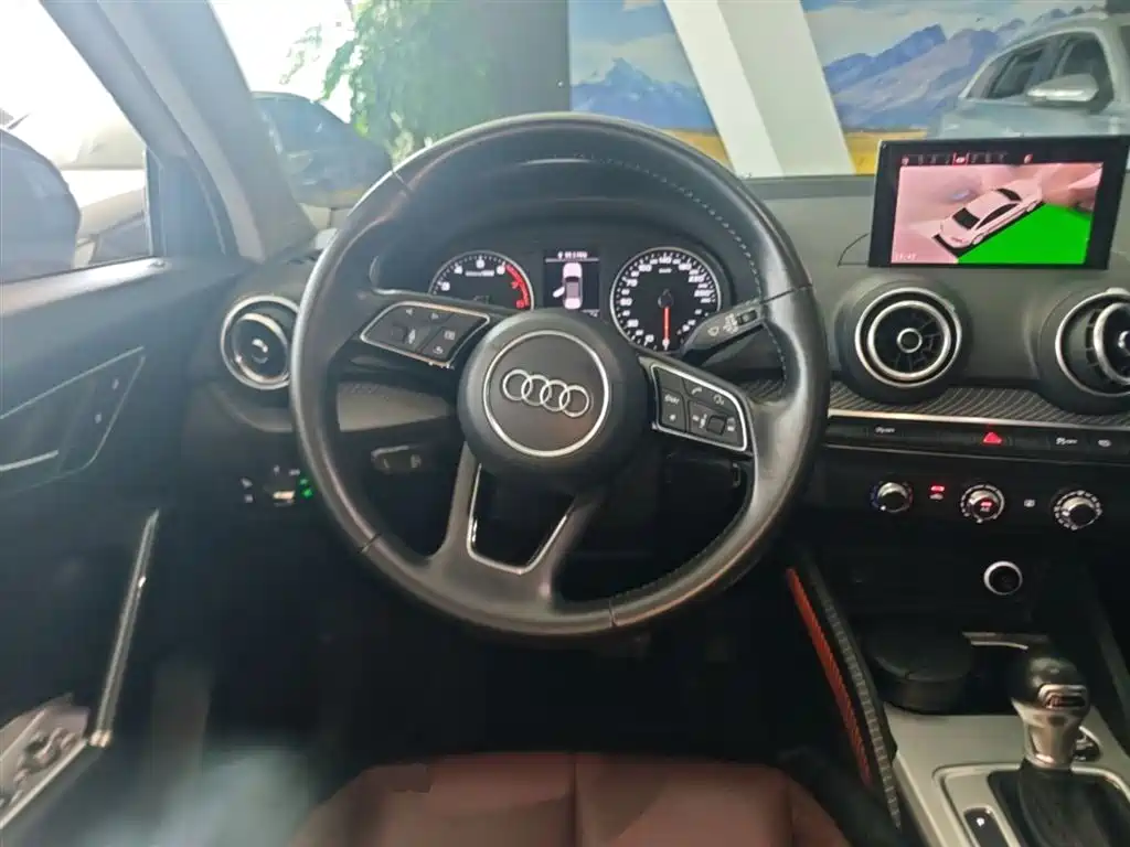 Audi Q2L 2019 — фото 11