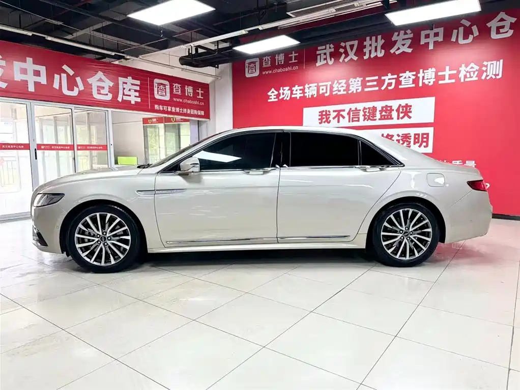 Lincoln Continental 2018 — фото 4