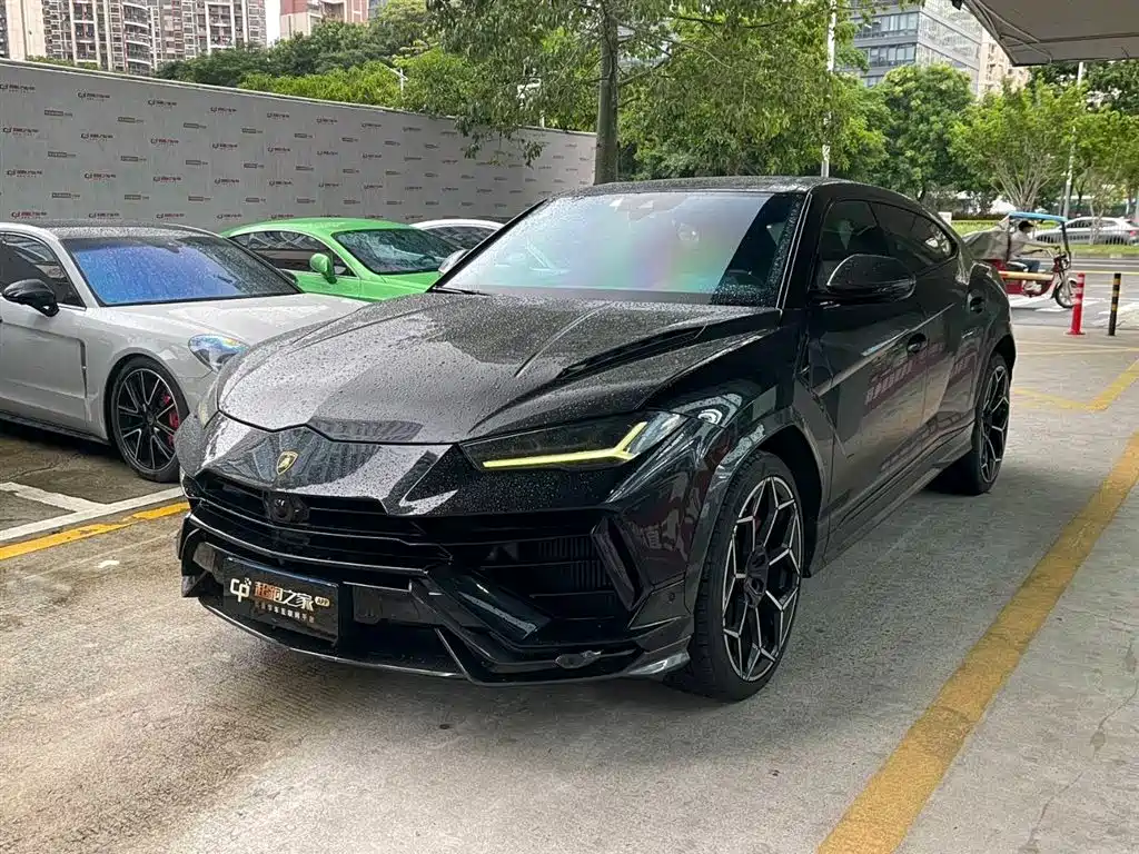 Lamborghini Urus 2018 — фото 1