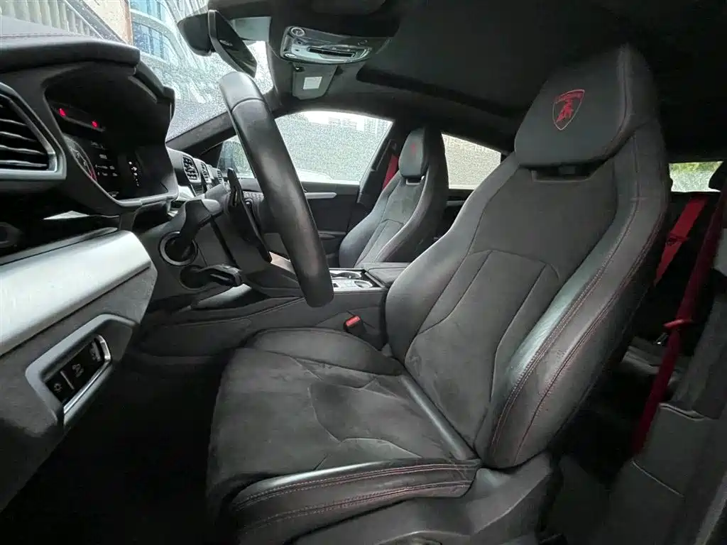 Lamborghini Urus 2018 — фото 16