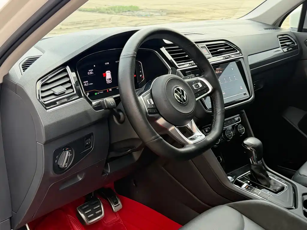 Volkswagen Tiguan L 2020 — фото 10