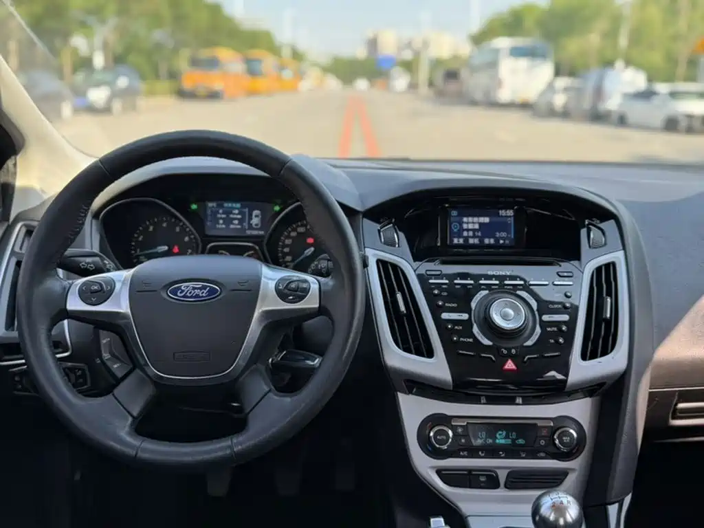 Ford Focus 2015 — фото 14