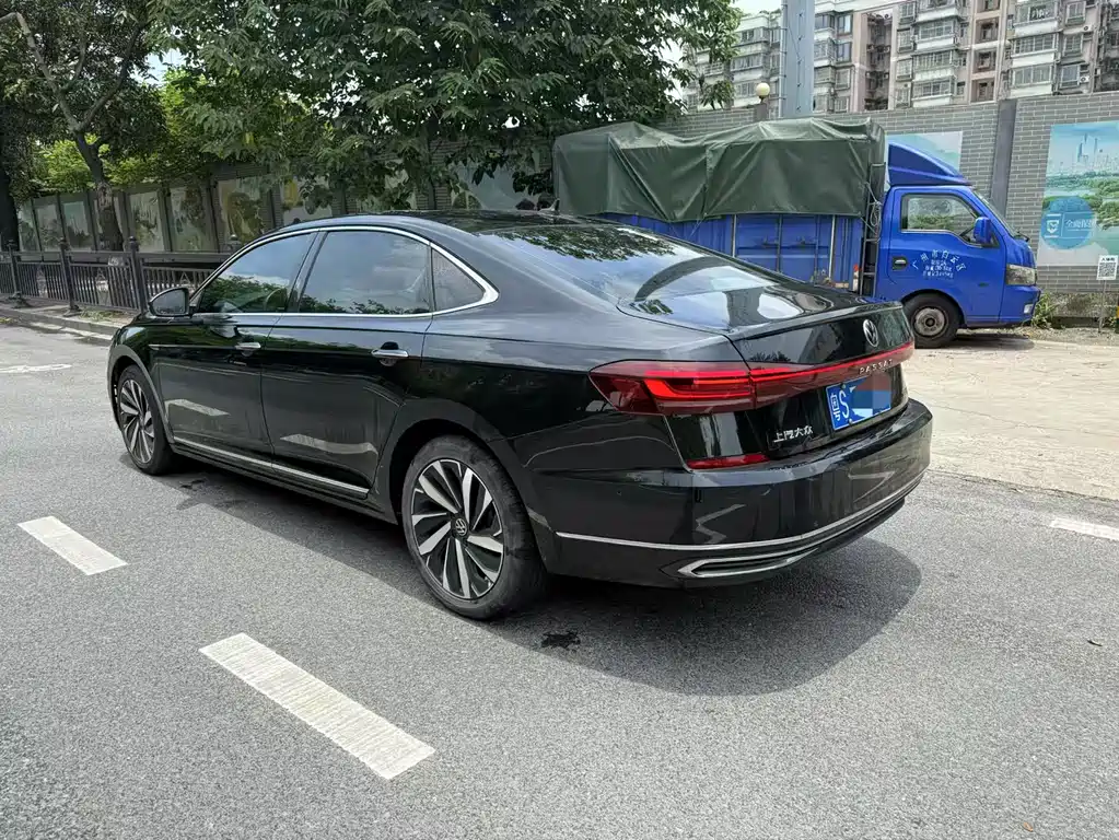 Volkswagen Passat 2023 — фото 4