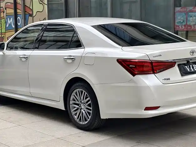 Toyota Crown 2017 — фото 7