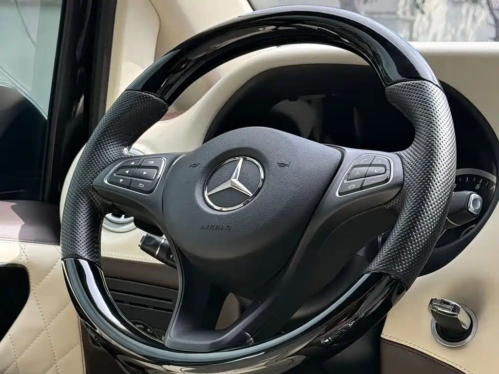Mercedes-Benz Vito 2023 — фото 11