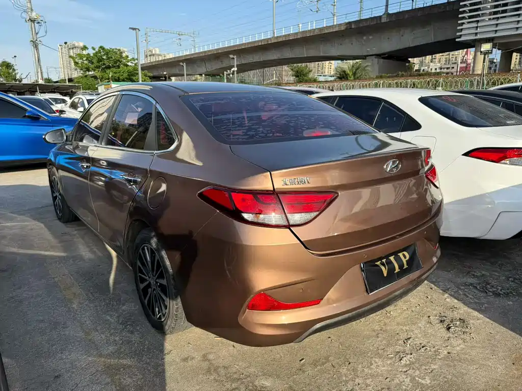Hyundai Elantra 2017 — фото 8
