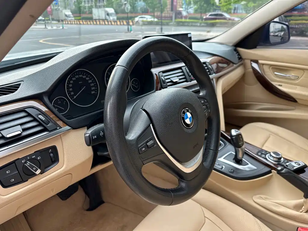 BMW 3 Series 2012 — фото 16