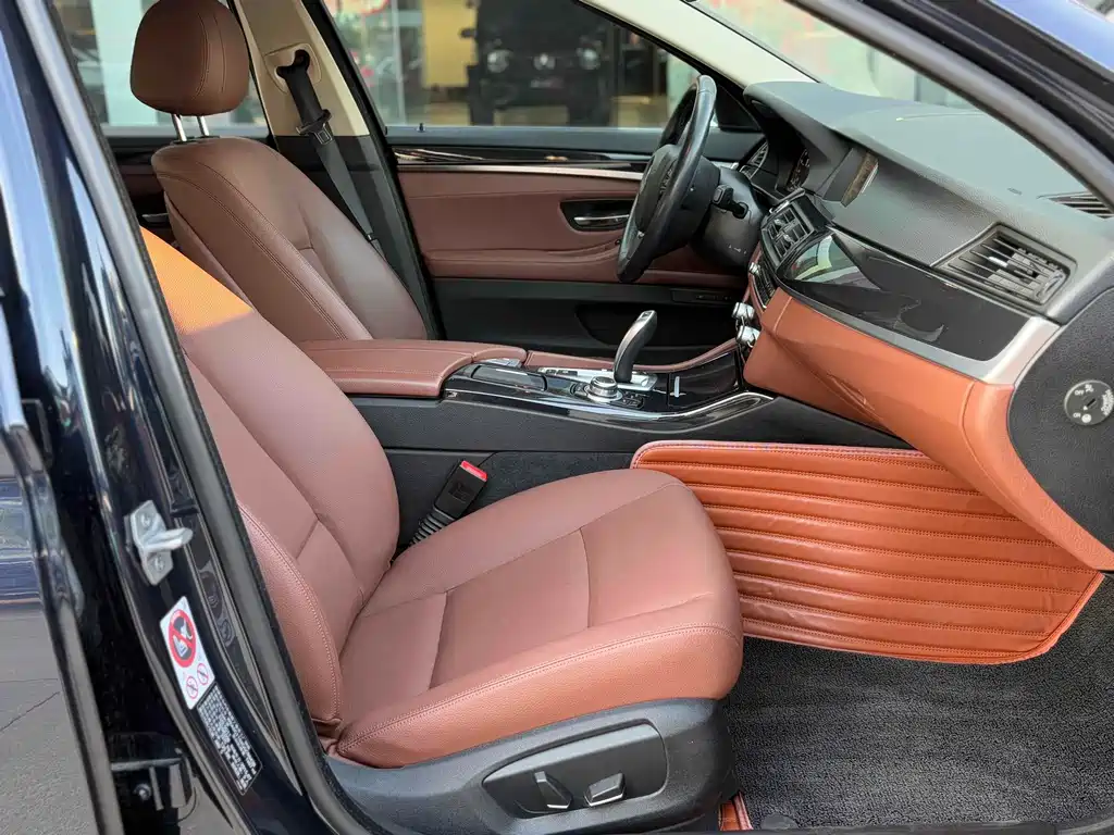 BMW 5 Series 2015 — фото 15
