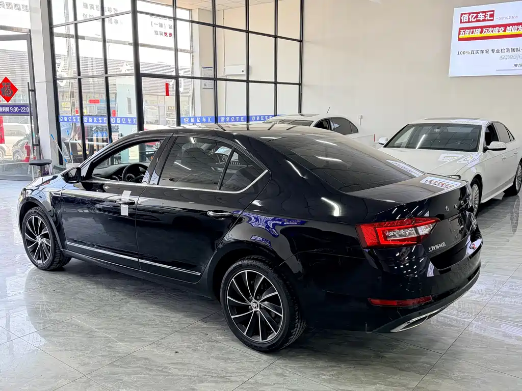 Skoda Octavia 2019 — фото 10