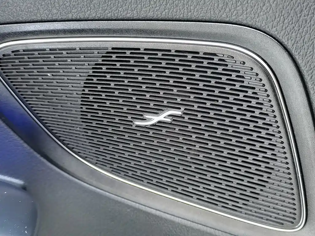 Mercedes-Benz C-Class 2025 — фото 19