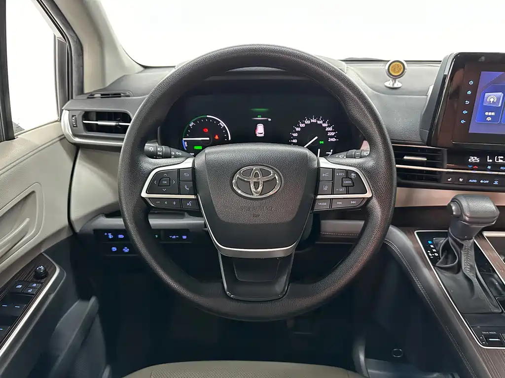 Toyota Sienna 2022 — фото 14