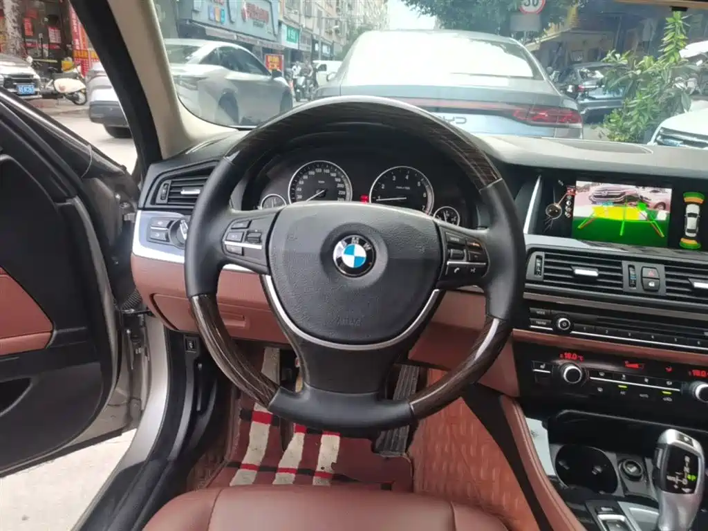 BMW 5 Series 2016 — фото 11