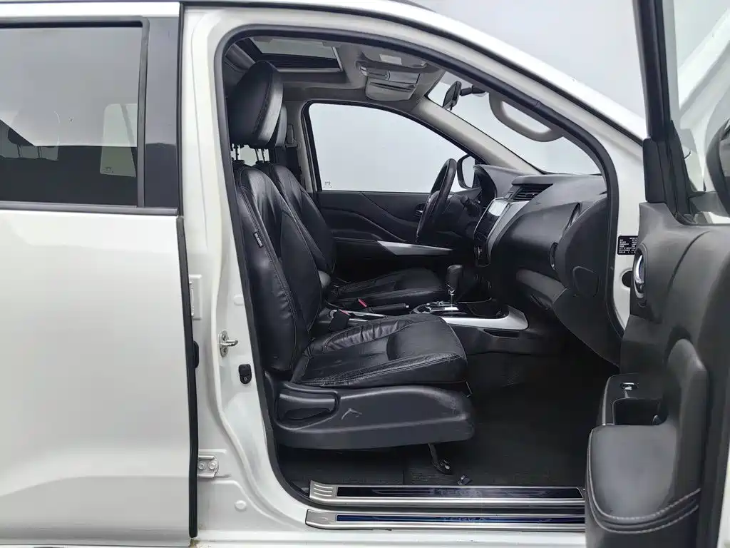 Nissan Terra 2018 — фото 23