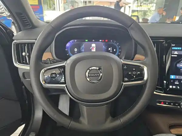 Volvo S90 2025