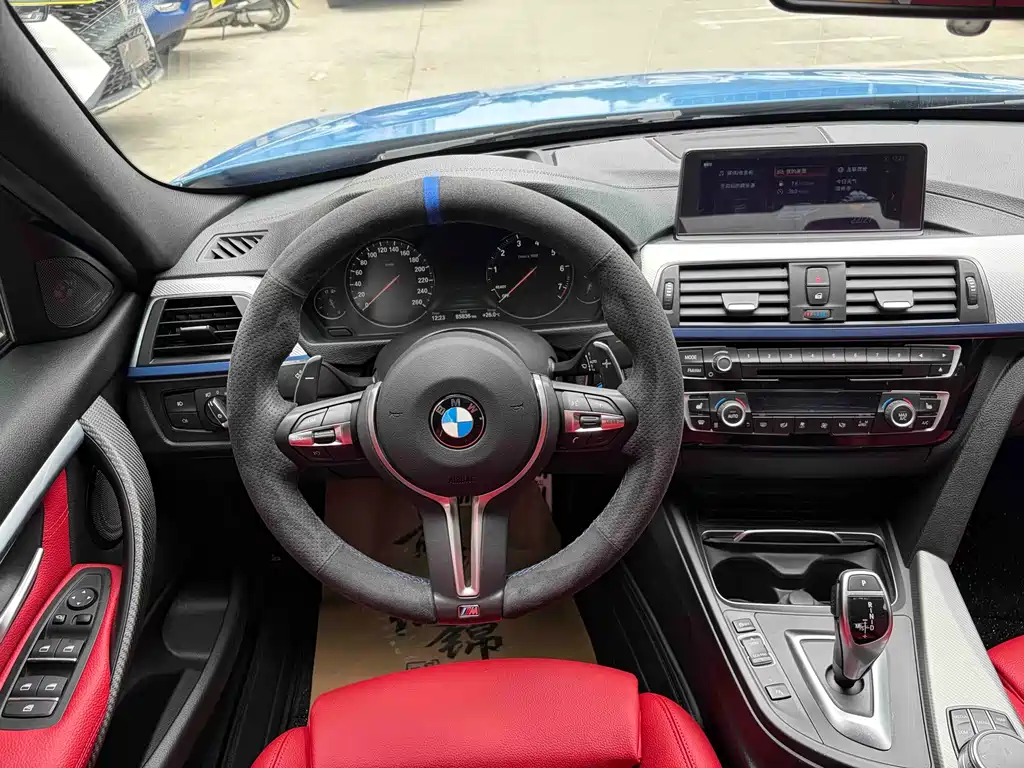 BMW 3 Series 2018 — фото 9