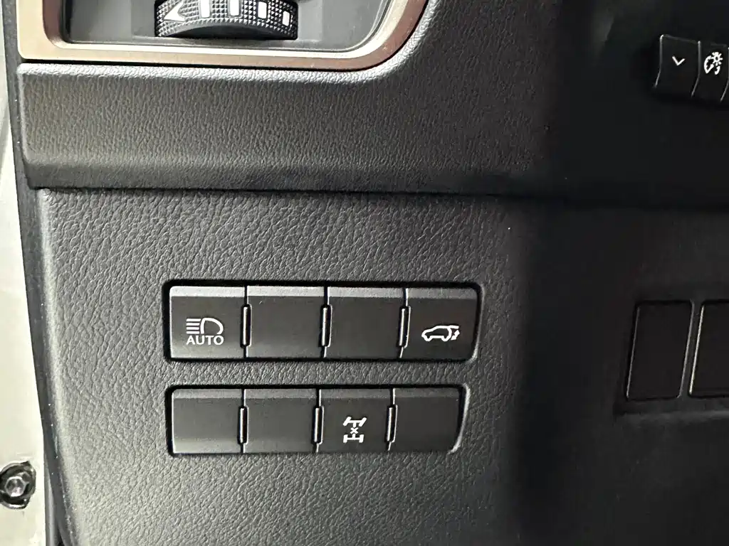 Lexus NX 2021 — фото 18