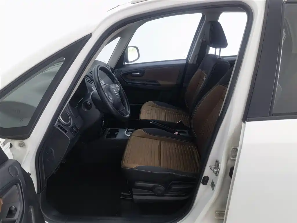 Suzuki SX4 2014 — фото 10