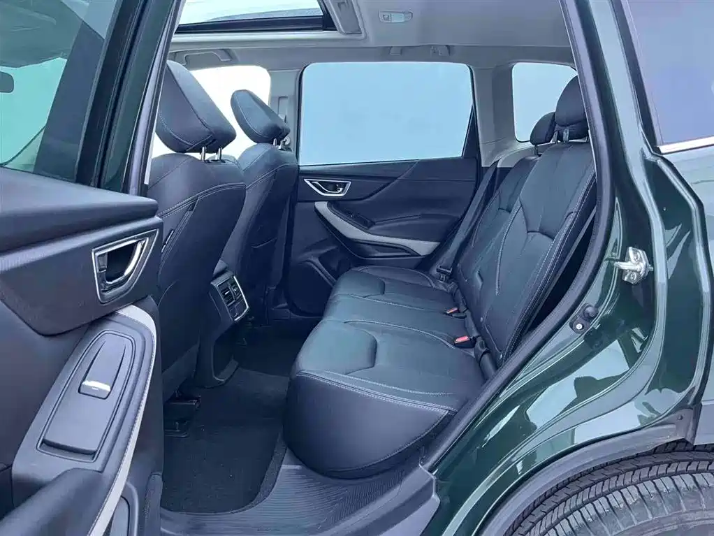 Subaru Forester 2023 — фото 11