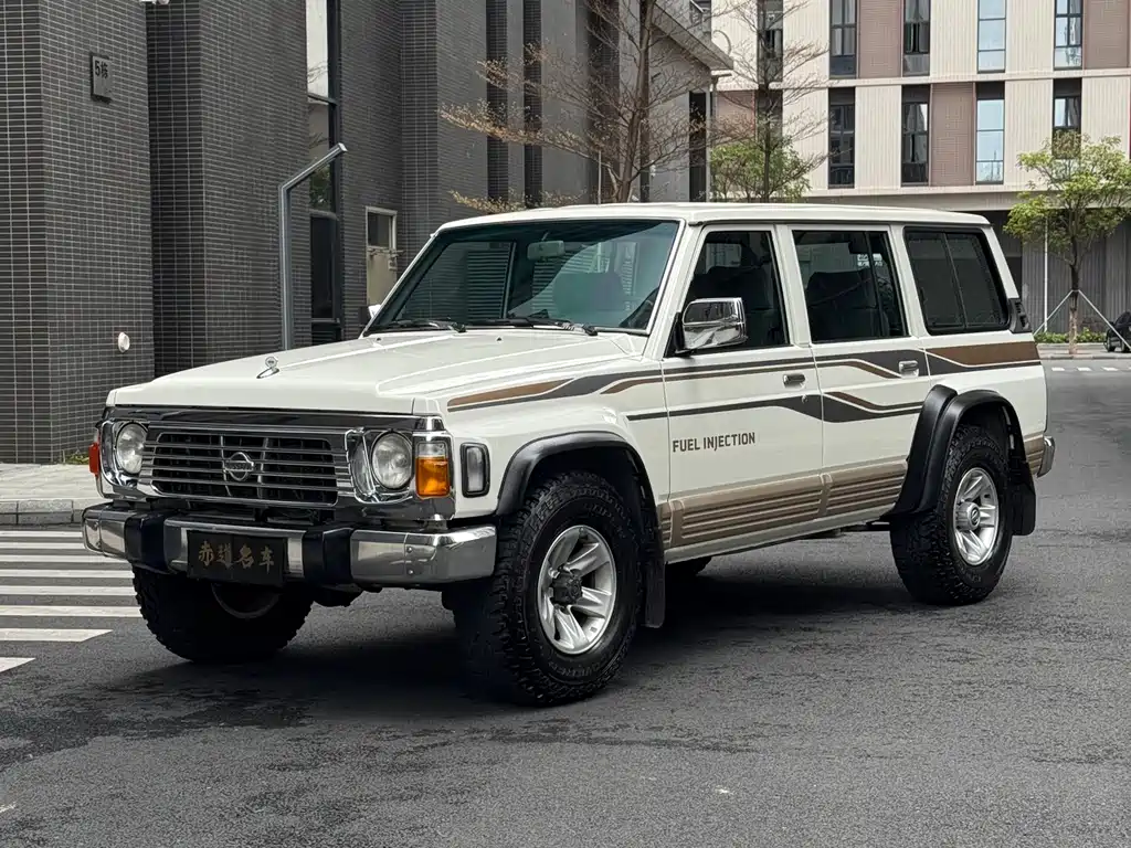 Nissan Patrol 2004 — фото 1