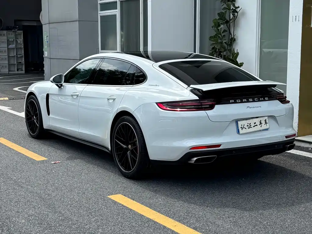 Porsche Panamera 2017 — фото 21