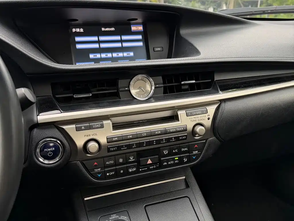 Lexus ES 2015 — фото 18