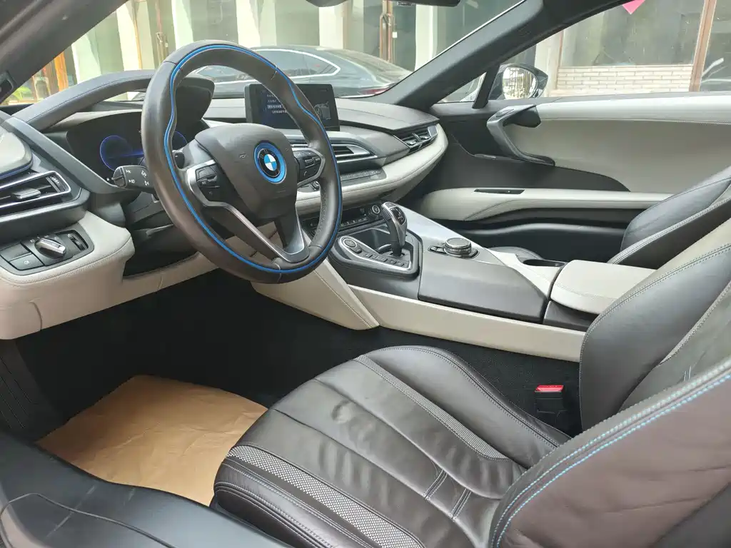 BMW i8 2017 — фото 9