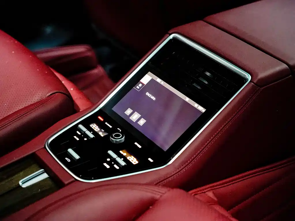 Porsche Panamera 2018 — фото 15