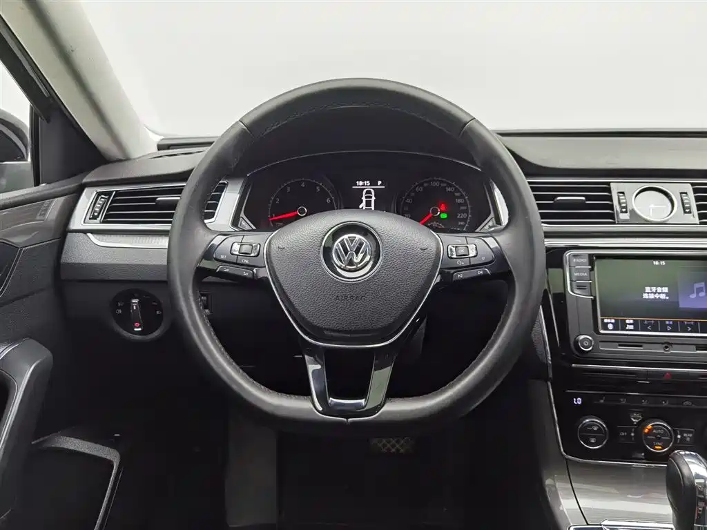 Volkswagen Passat 2019 — фото 11
