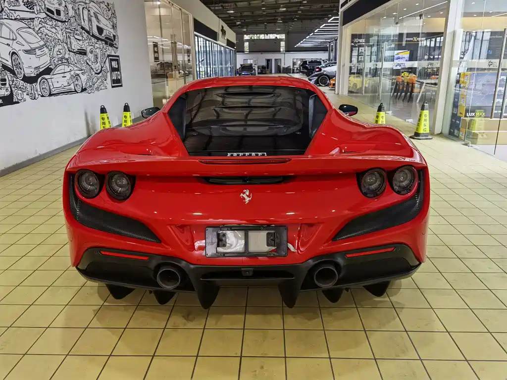 Ferrari F8 2022 — фото 8
