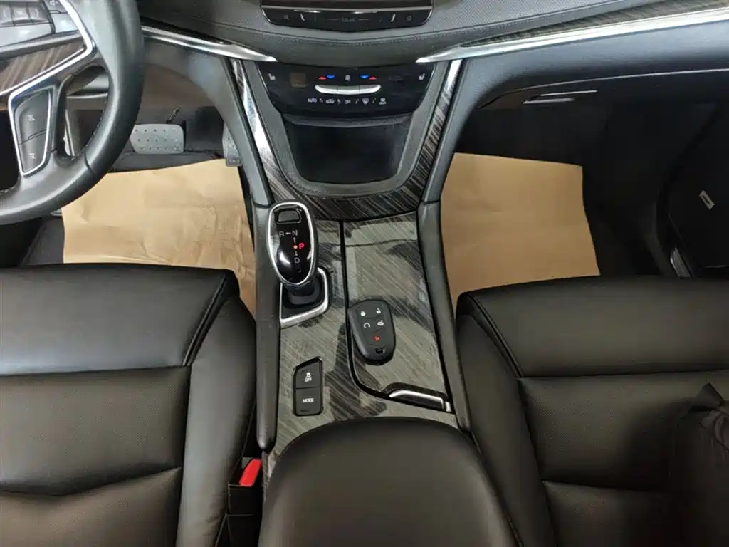 Cadillac XT5 2018 — фото 14