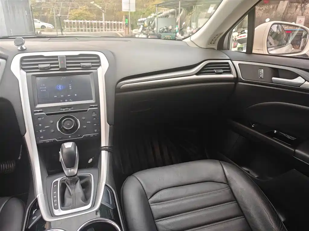 Ford Mondeo 2013 — фото 10