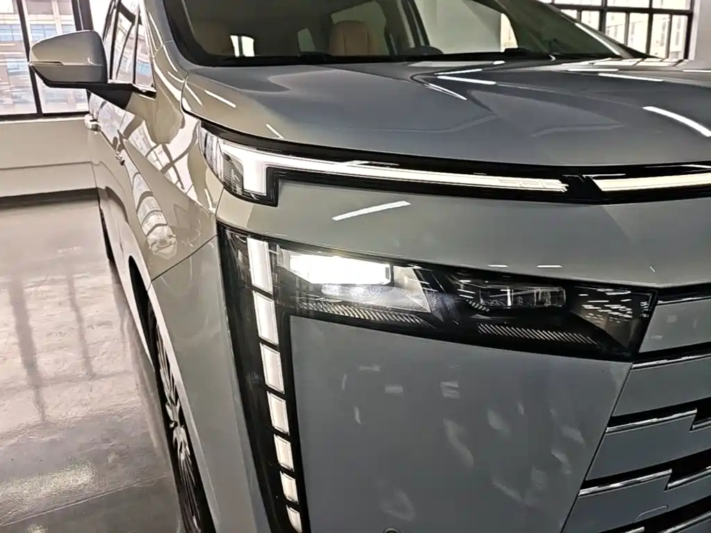 GAC Motor E8 PHEV 2024 — фото 13
