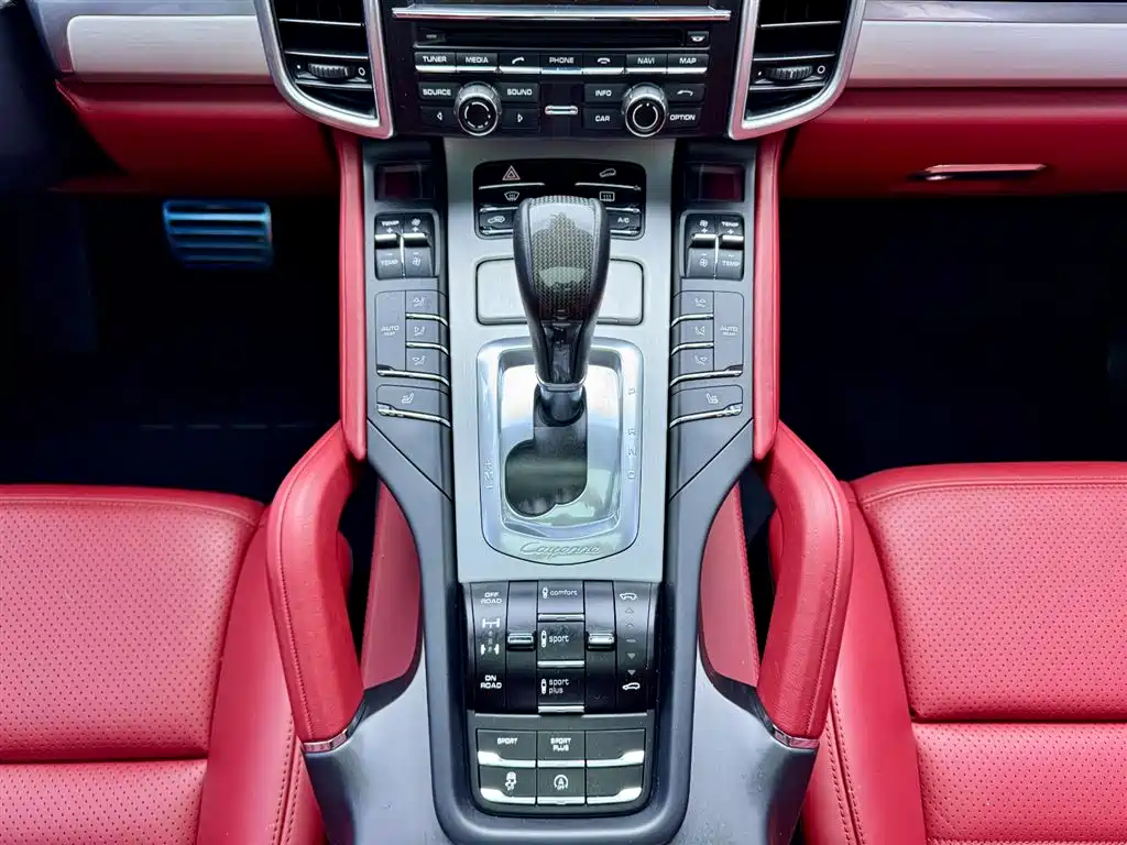 Porsche Cayenne 2017 — фото 15