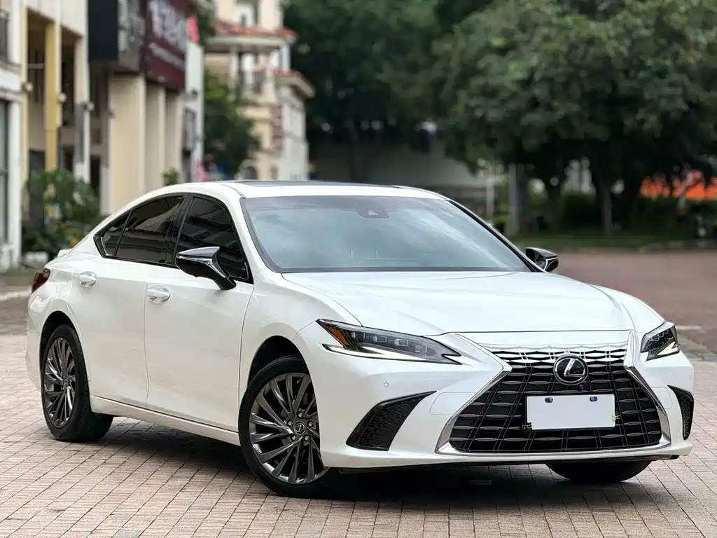 Lexus ES 2024 — фото 1