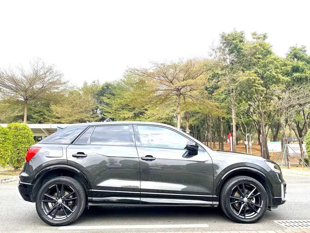 Audi Q2L 2021 — фото 4