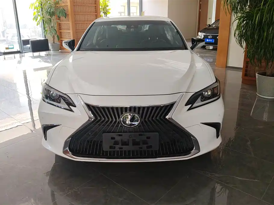 Lexus ES 2020 — фото 2