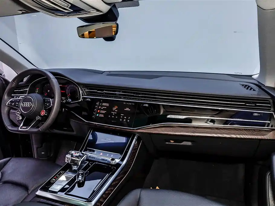 Audi Q8 2023 — фото 17