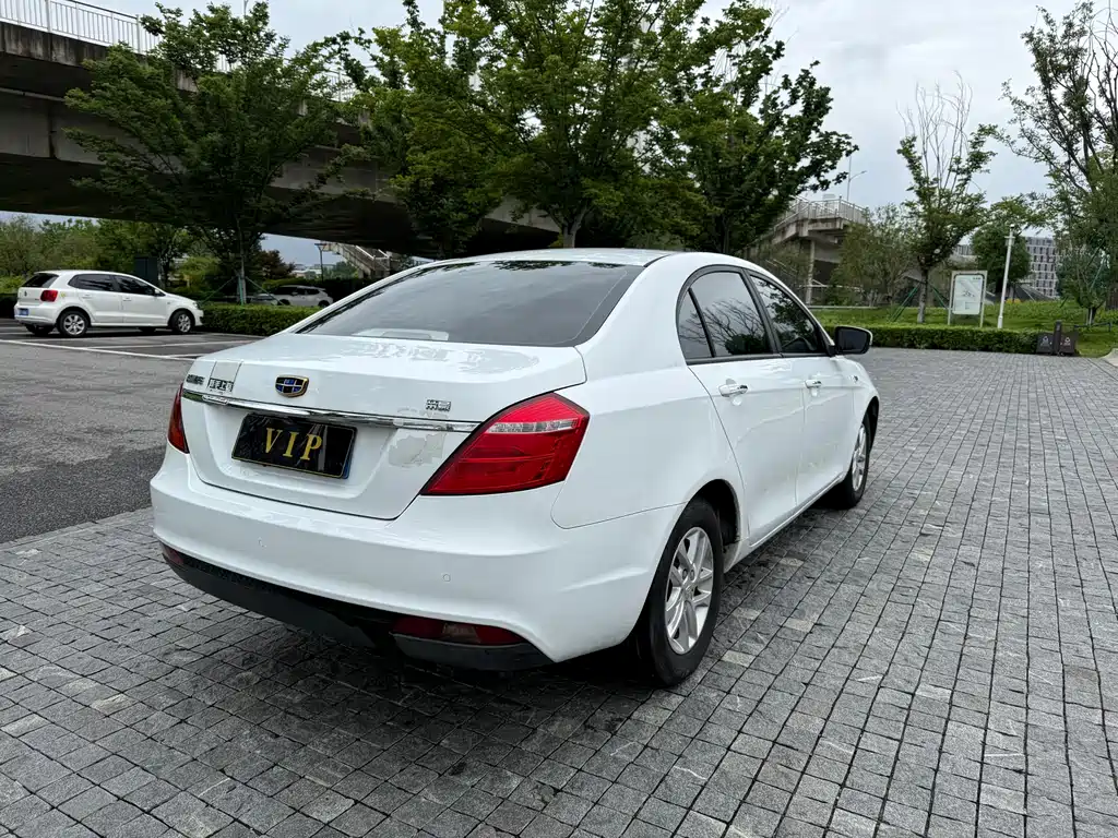 Geely Emgrand 2016 — фото 10