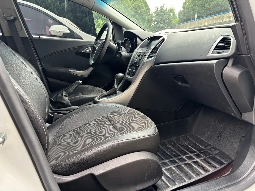 Buick Excelle 2013 — фото 14