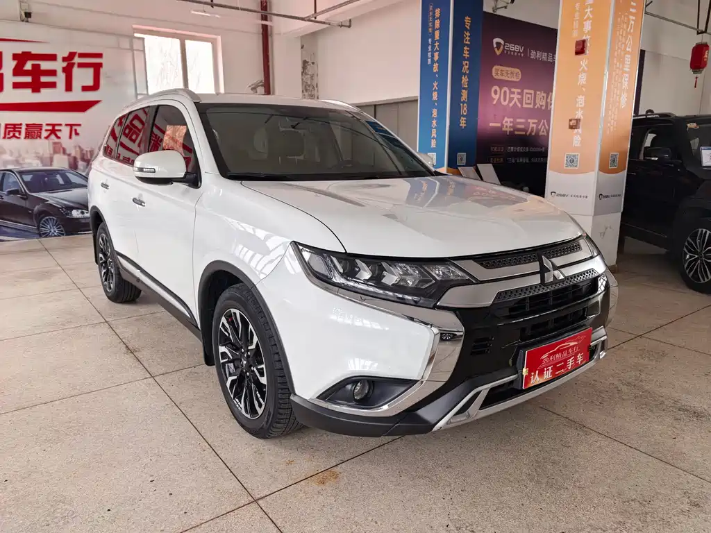 Mitsubishi Outlander 2019 — фото 2