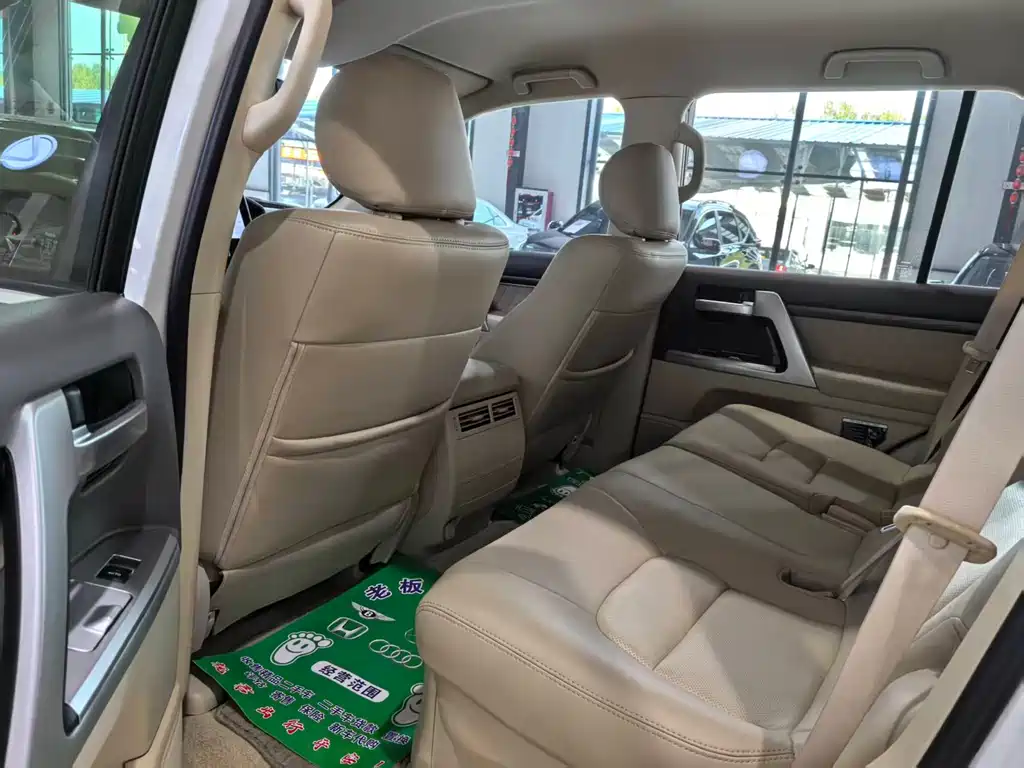 Toyota Land Cruiser 2017 — фото 11