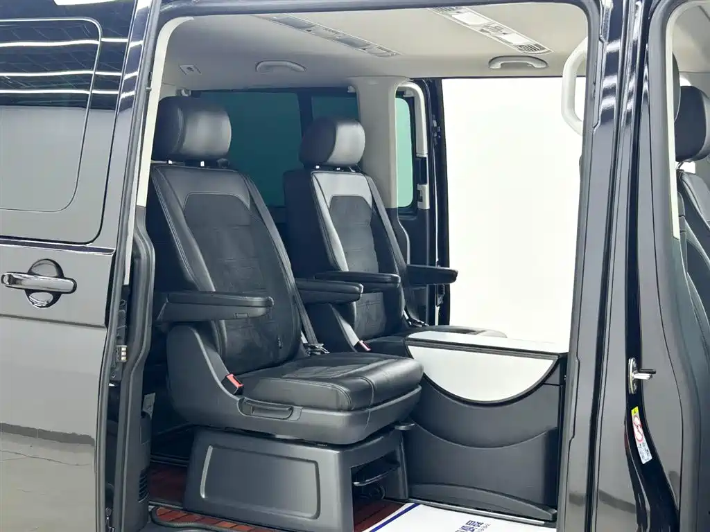 Volkswagen Multivan 2018 — фото 13