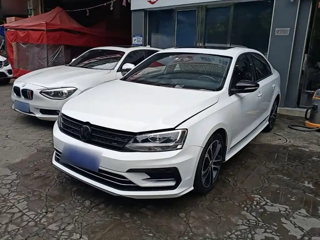 Volkswagen Sagitar 2016
