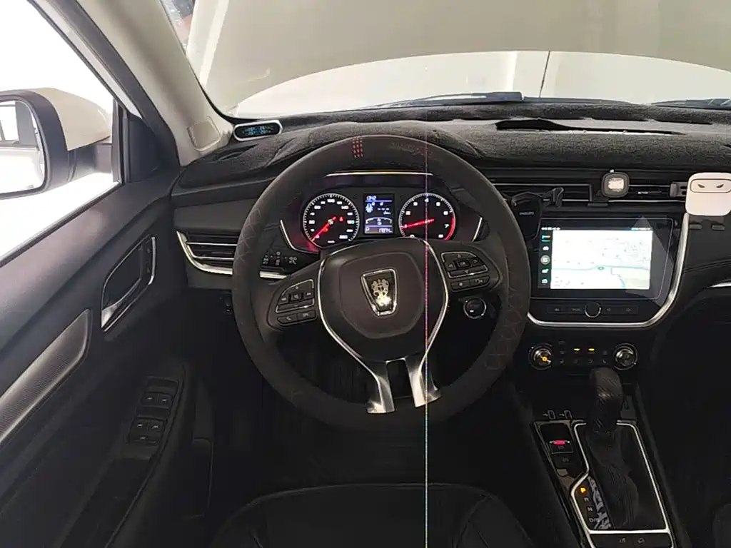 Roewe RX3 2018 — фото 11