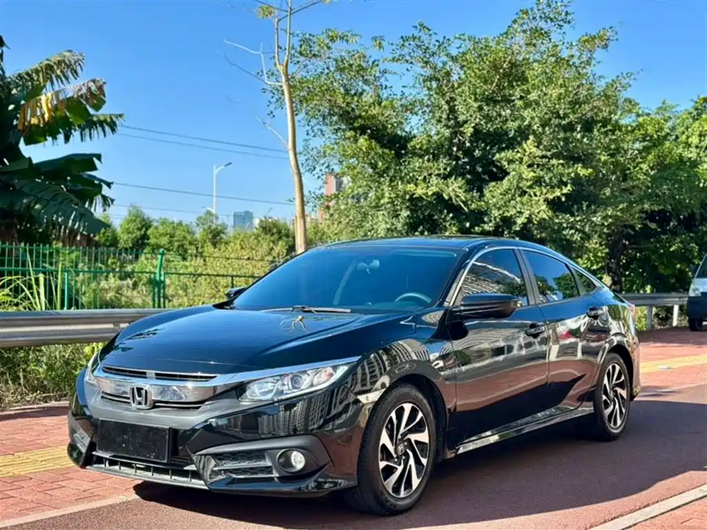Honda Civic 2018 — фото 1