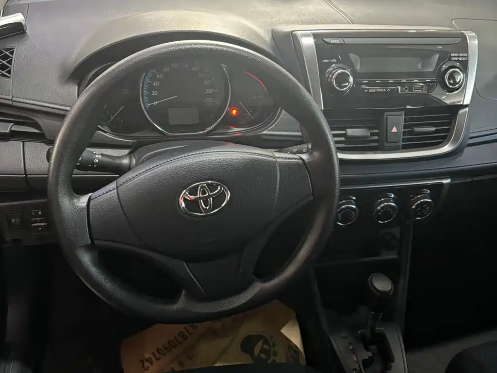 Toyota Yaris L 2019 — фото 8