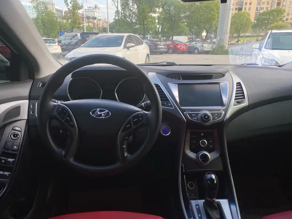 Hyundai Elantra Langdong 2016 — фото 10