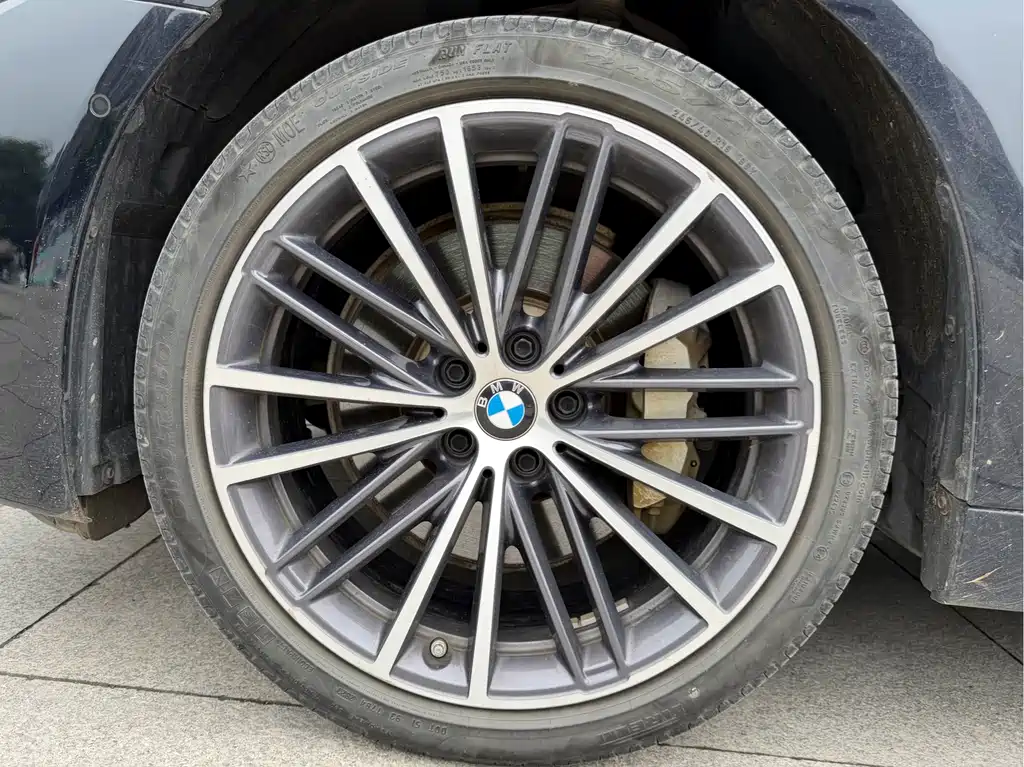 BMW 5 Series 2023 — фото 19